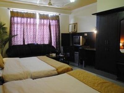 Brinjal Clarks Inn Haridwār Екстериор снимка